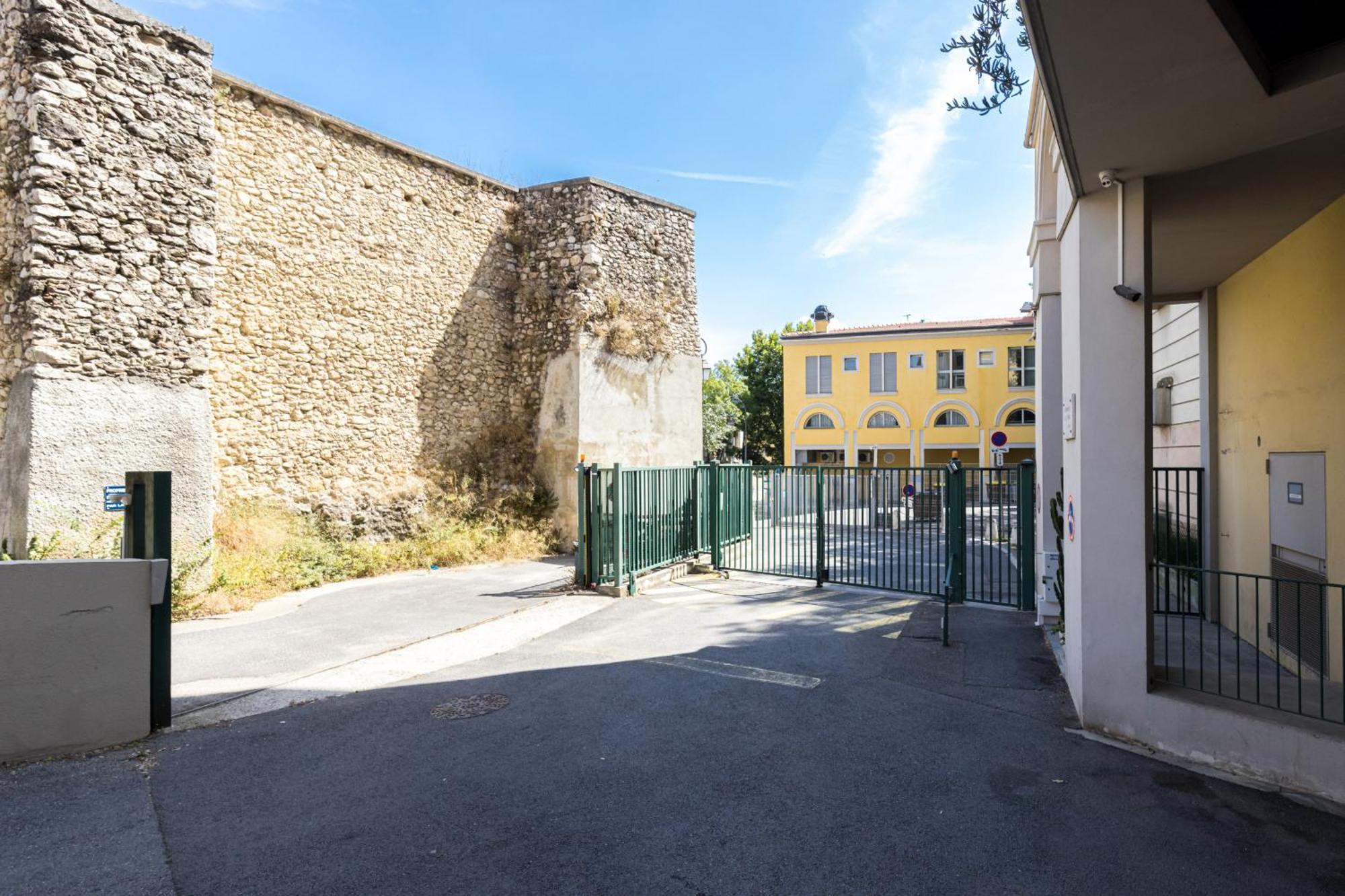 Апартаменты 2 Bdrs & Parking In The Old Town ! Ницца Экстерьер фото